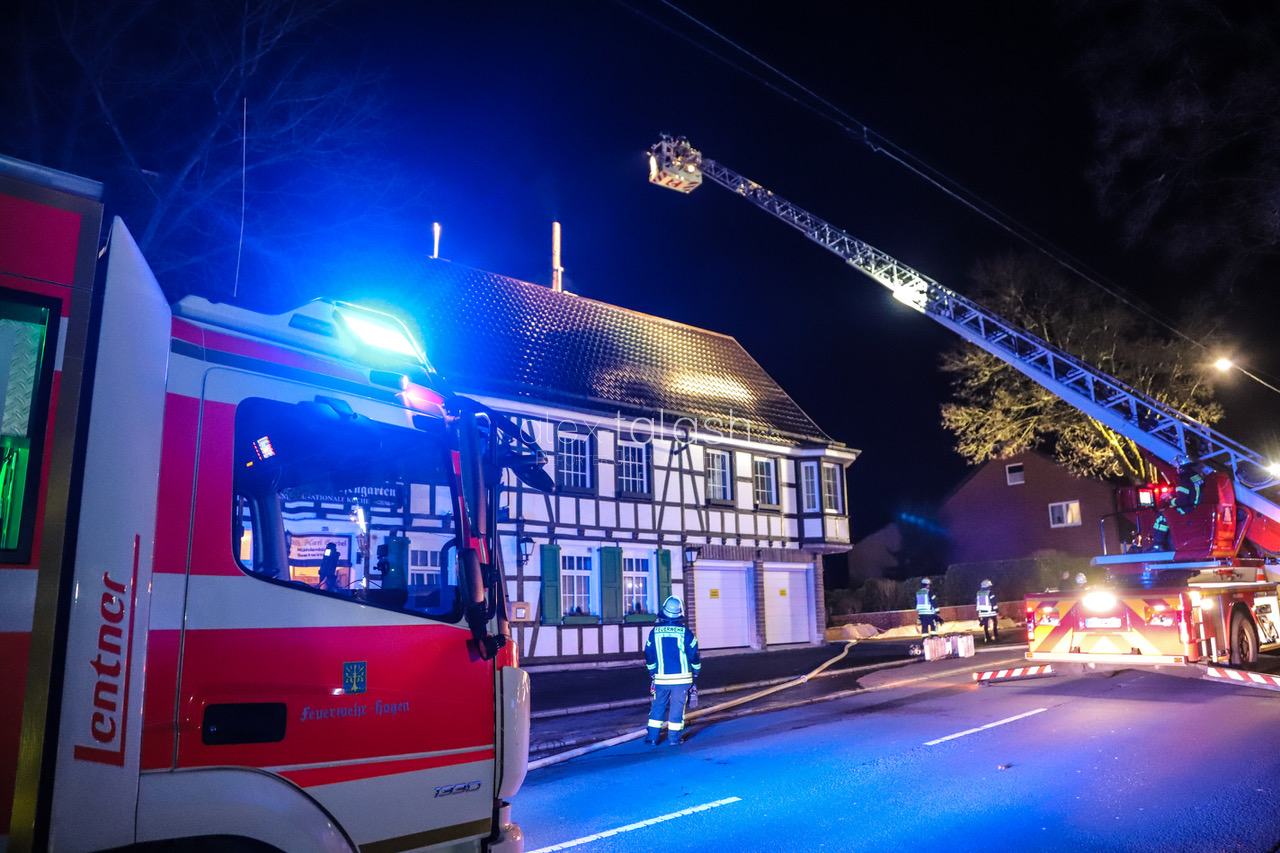 Feuerwehr zu Kaminbrand in Fachwerkhaus gerufen – Dachstuhlbrand verhindert!