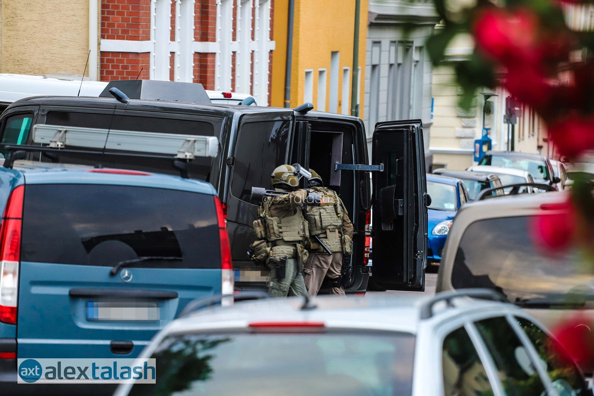 Polizei findet Frauenleiche (38) in Wohnung in Hagen-Haspe – SEK nimmt mutmaßlichen Täter (24)in Iserlohn fest