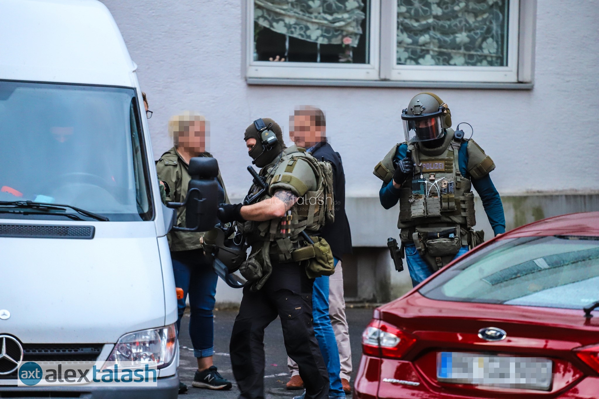 Polizei findet Frauenleiche (38) in Wohnung in Hagen-Haspe – SEK nimmt mutmaßlichen Täter (24)in Iserlohn fest