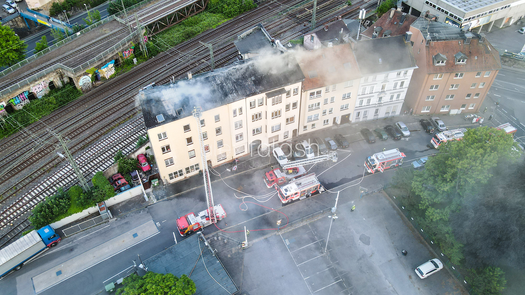 Flammen schlagen aus Dachstuhl: Hagener “Quarantäne-Haus” evakuiert