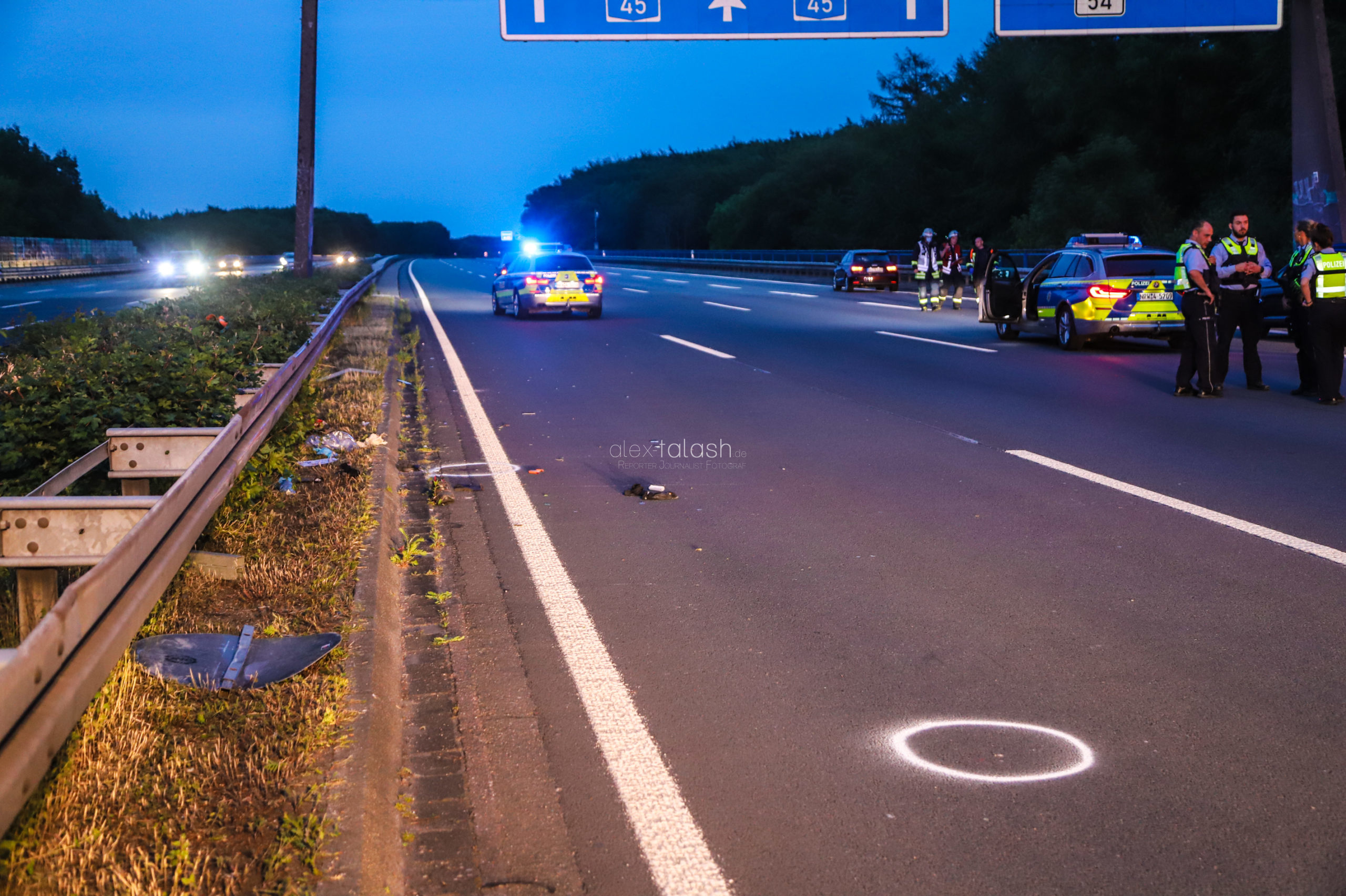Arbeiter auf A45 bei Dortmund von Auto erfasst: Lebensgefahr