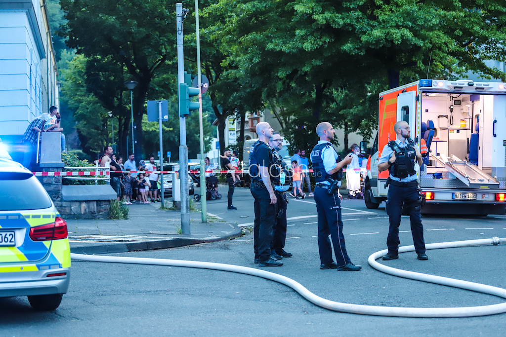 Flammen schlagen aus Dachstuhl: Hagener “Quarantäne-Haus” evakuiert