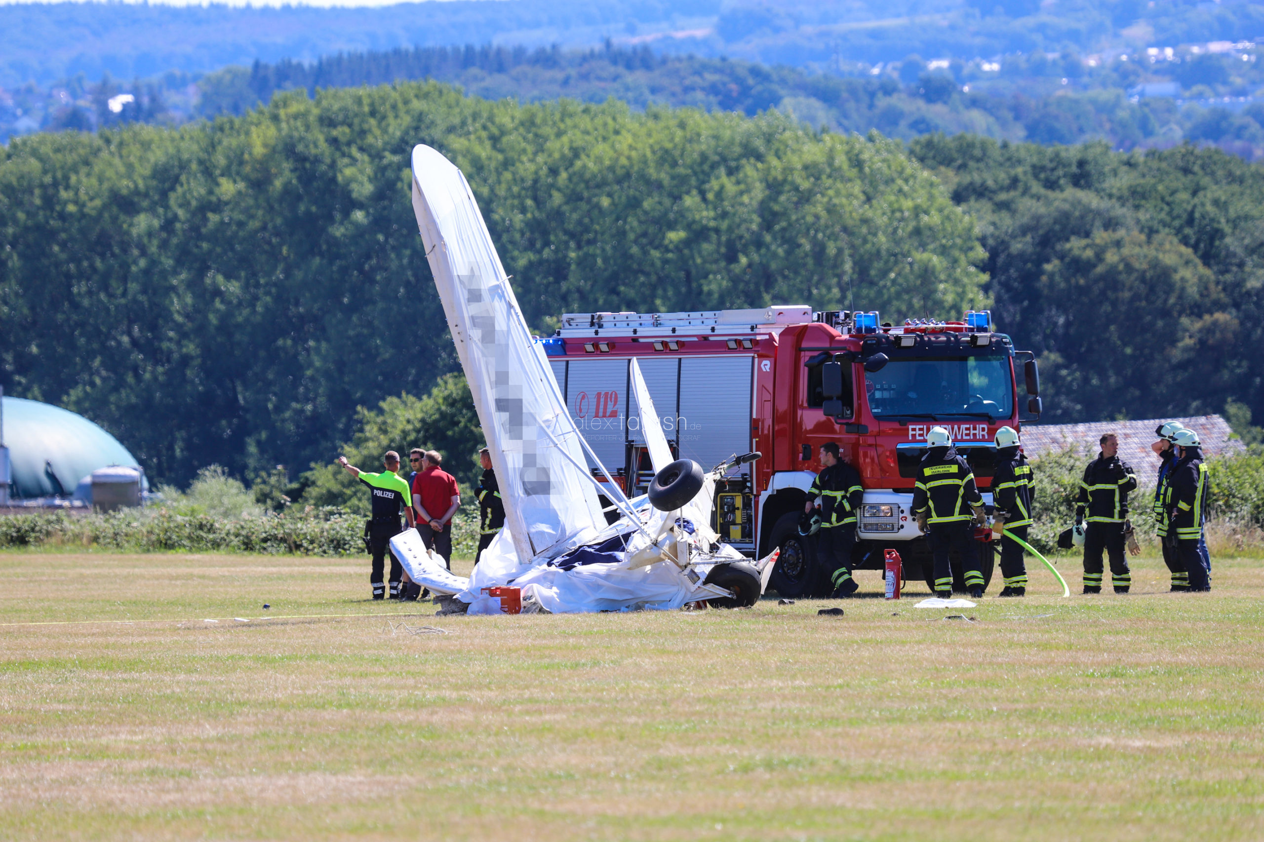 Leichtflieger abgestürzt: Pilot stirbt – Passagier lebensgefährlich verletzt